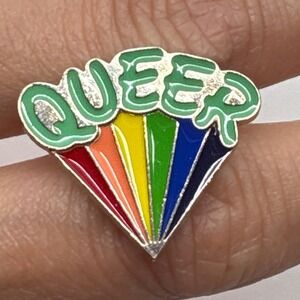 Queer Pin‎ LGBTQ Pride Rainbow Enamel Lapel Pin Badge Accessory